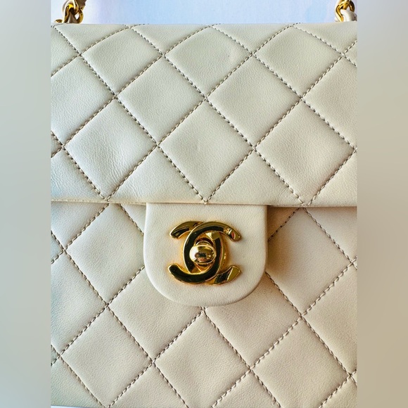 Vintage CHANEL Beige Mini Bag 90s Gold Hardware Lambskin Final price drop ๐ - Picture 3 of 15